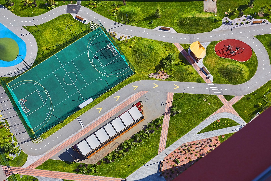 ЯСНЫЙ БЕРЕГ. ДВОР ФОРМУЛА 1 