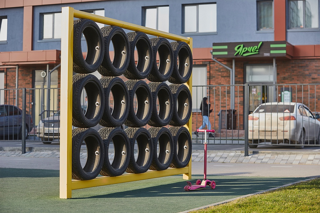 ЯСНЫЙ БЕРЕГ. ДВОР ФОРМУЛА 1 